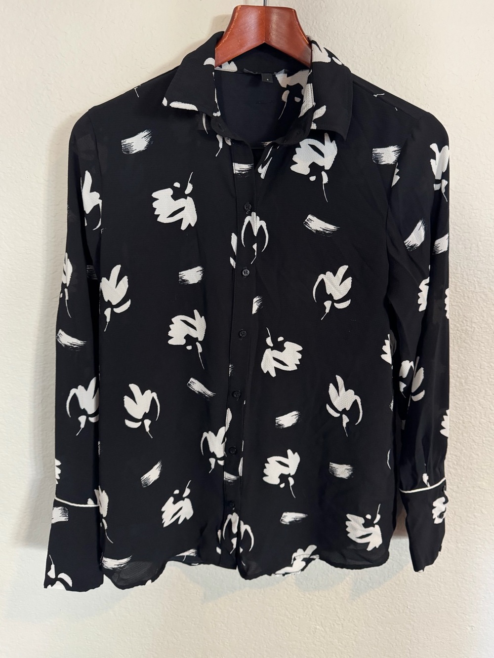 Armani Exchange Women’s Black and White Artsy Long Sleeve Blouse Small
